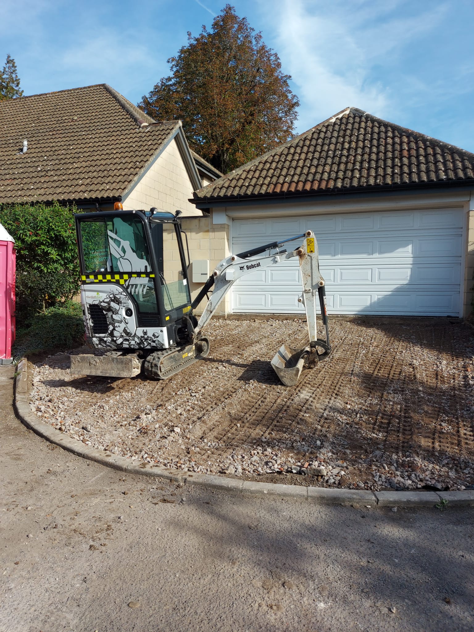 Mini digger and man hire across Bristol, Swindon, Bath, Mendips, Weston-super-Mare and Cardiff.