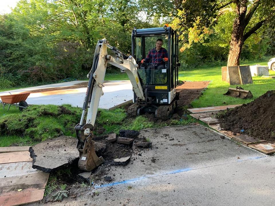 Mini digger and driver hire across Bristol, Swindon, Bath, Mendips, Weston-super-Mare and Cardiff Mini digger and man hire across Bristol, Swindon, Bath, Mendips, Weston-super-Mare and Cardiff.