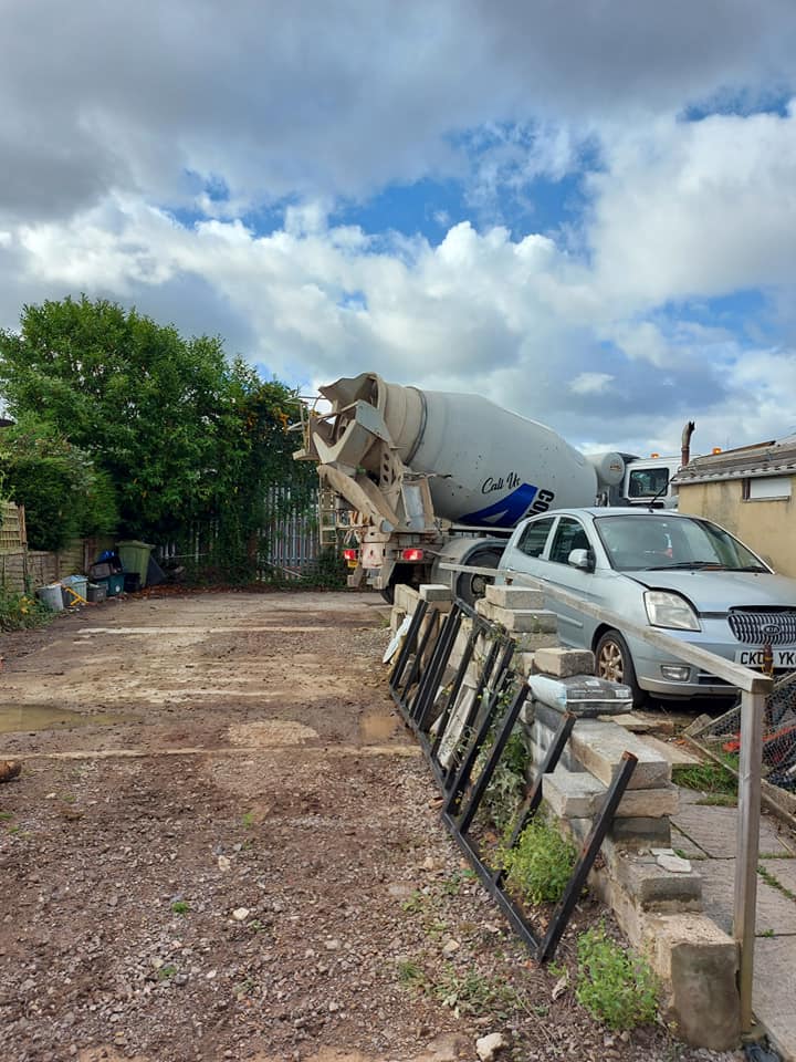 Mini digger and driver hire across Bristol, Swindon, Bath, Mendips, Weston-super-Mare and Cardiff Mini digger and man hire across Bristol, Swindon, Bath, Mendips, Weston-super-Mare and Cardiff.